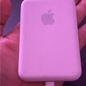 Apple White MagSafe Battery Pack